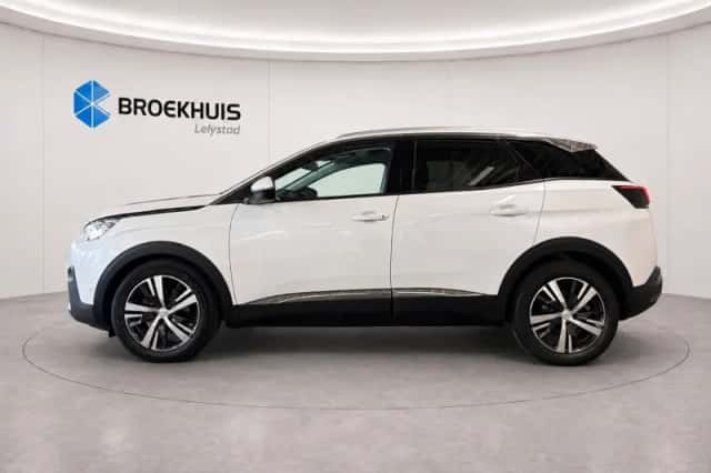 Peugeot 3008 (2017) thumbnail 2