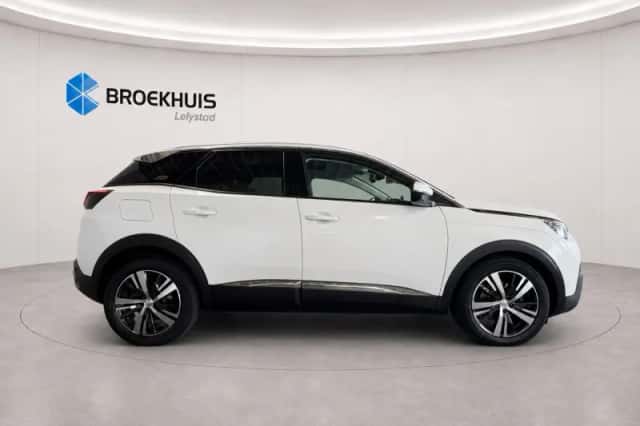Peugeot 3008 (2017) thumbnail 3