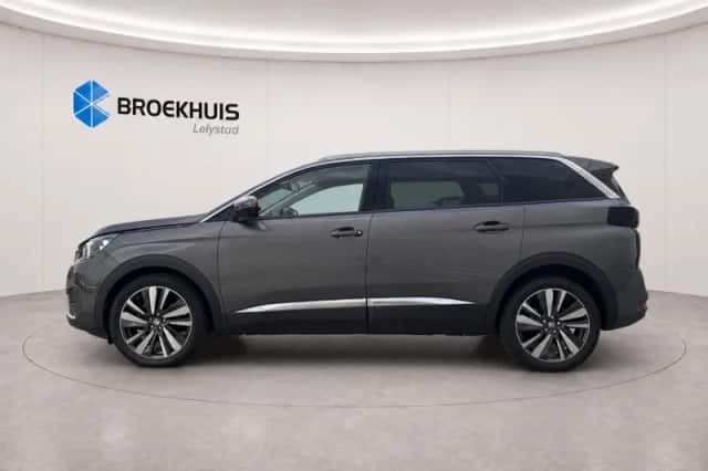Peugeot 5008 (2018) thumbnail 2