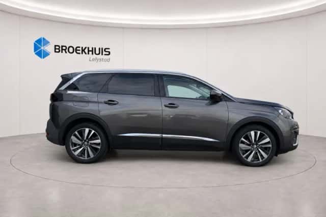 Peugeot 5008 (2018) thumbnail 3