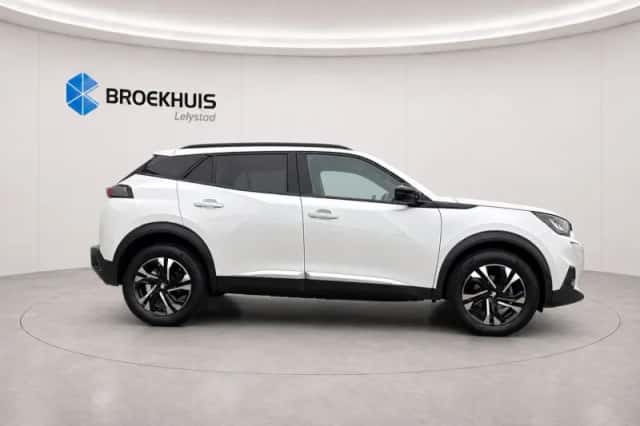 Peugeot 2008 (2023) thumbnail 3