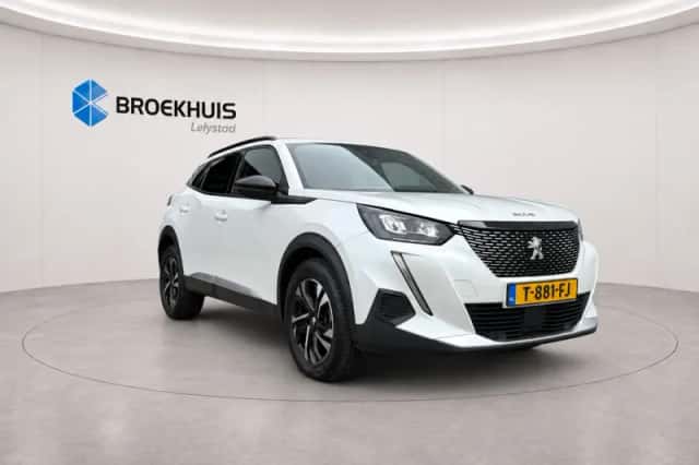 Peugeot 2008 (2023) thumbnail 4