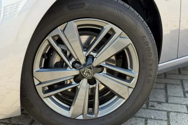 Peugeot 308 (2025) thumbnail 3