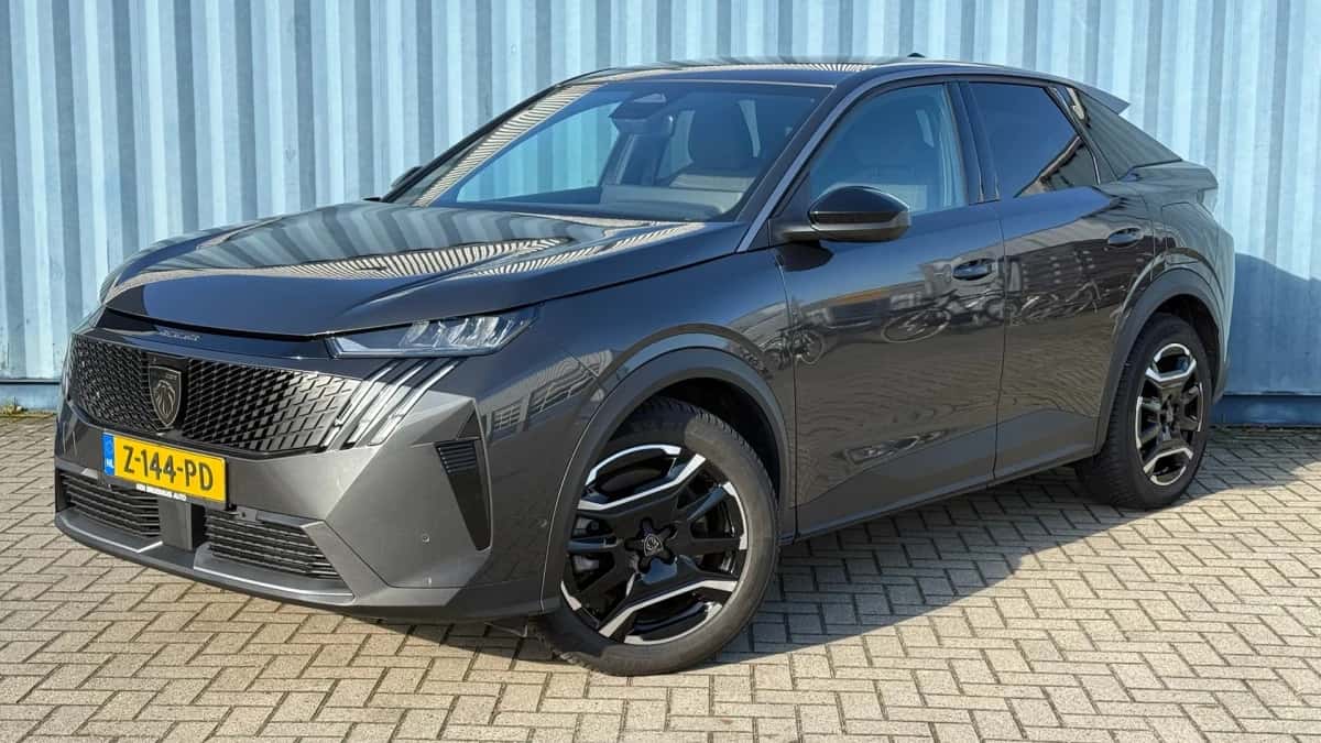 Peugeot e-3008 (2024) — foto 1
