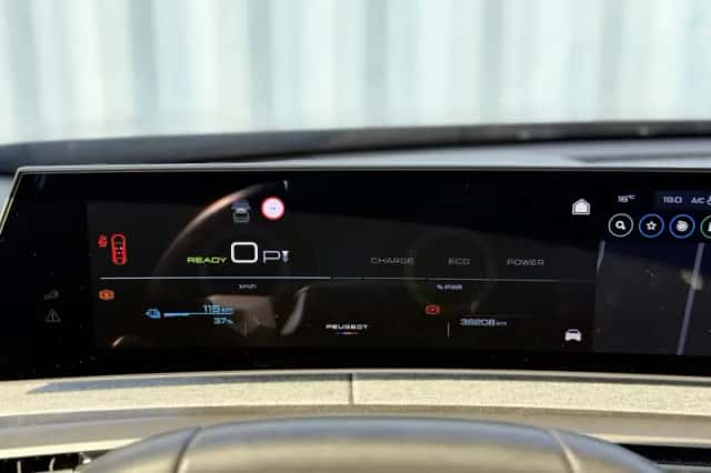 Peugeot e-3008 (2024) thumbnail 17