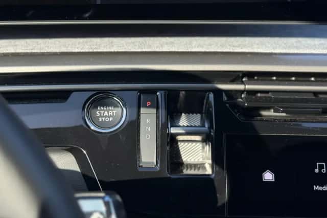 Peugeot e-3008 (2024) thumbnail 21