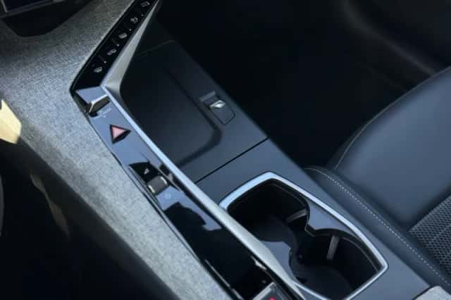 Peugeot e-3008 (2024) thumbnail 23