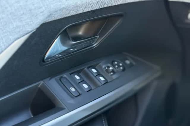 Peugeot e-3008 (2024) thumbnail 24
