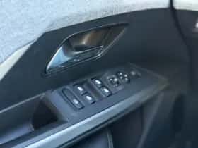 Peugeot e-3008 (2024) thumbnail 24