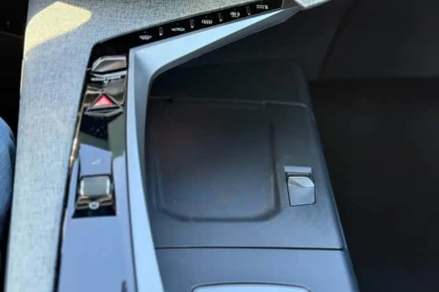 Peugeot e-3008 (2024) thumbnail 26