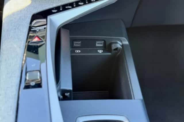 Peugeot e-3008 (2024) thumbnail 27