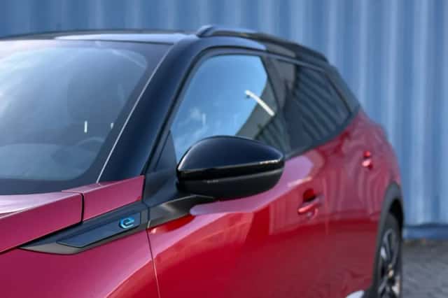 Peugeot e-2008 (2022) thumbnail 11