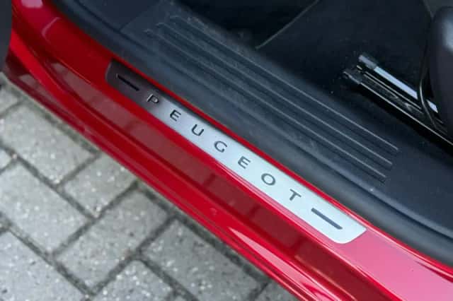Peugeot e-2008 (2022) thumbnail 13