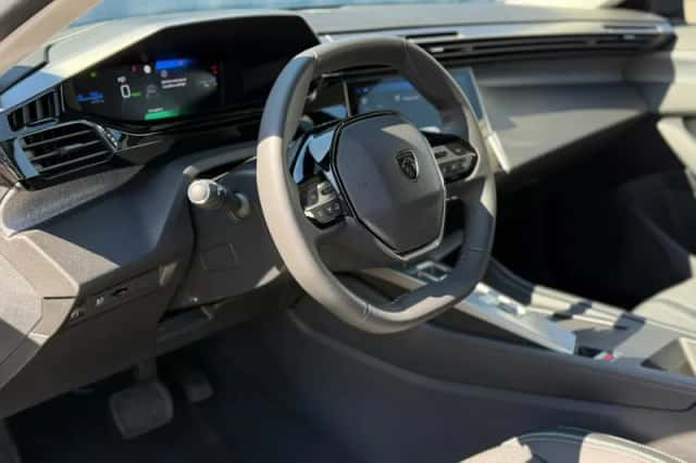 Peugeot e-408 (2025) thumbnail 11