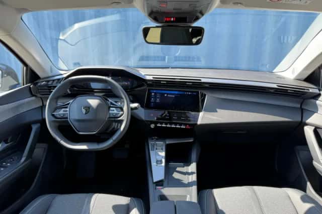 Peugeot e-408 (2025) thumbnail 18