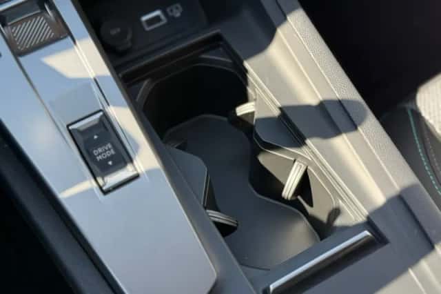 Peugeot e-408 (2025) thumbnail 31