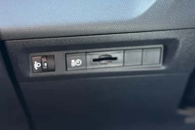 Peugeot e-408 (2025) thumbnail 36