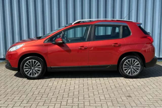 Peugeot 2008 (2015) thumbnail 2