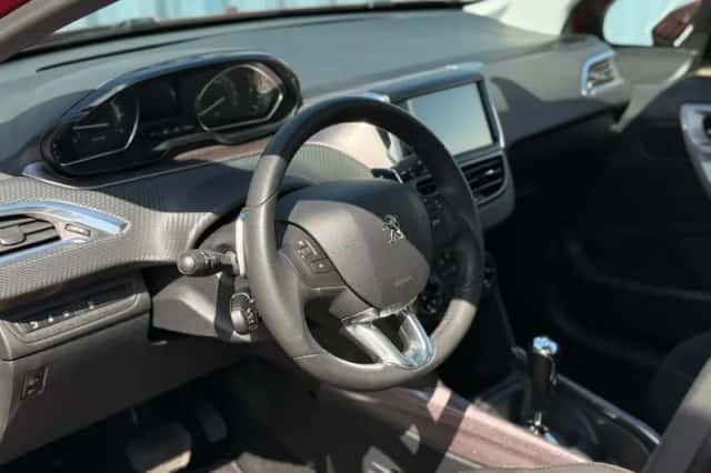 Peugeot 2008 (2015) thumbnail 11
