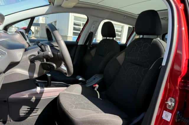 Peugeot 2008 (2015) thumbnail 12