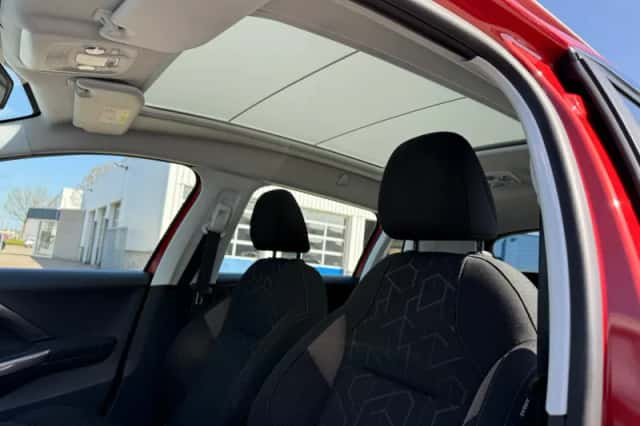 Peugeot 2008 (2015) thumbnail 13
