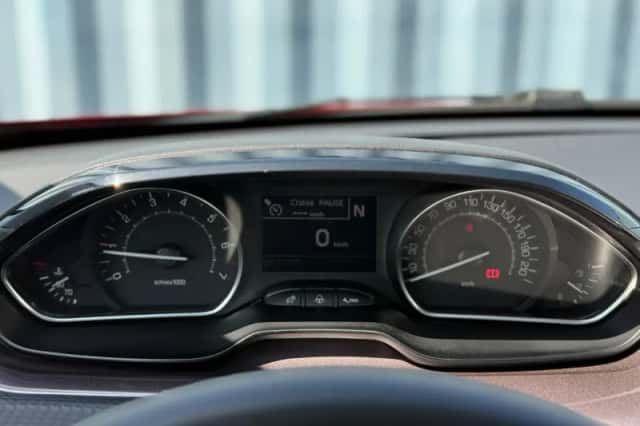 Peugeot 2008 (2015) thumbnail 22
