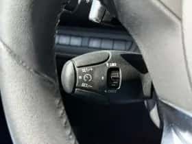 Peugeot 2008 (2015) thumbnail 25