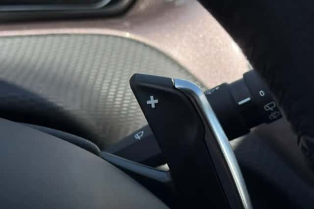 Peugeot 2008 (2015) thumbnail 26