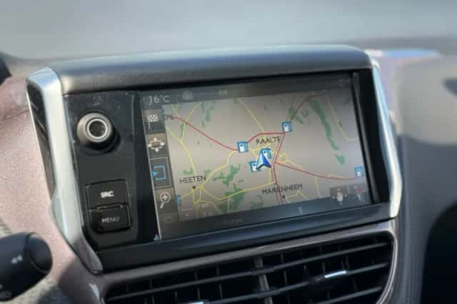 Peugeot 2008 (2015) thumbnail 27