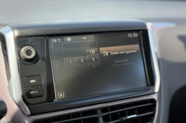 Peugeot 2008 (2015) thumbnail 29
