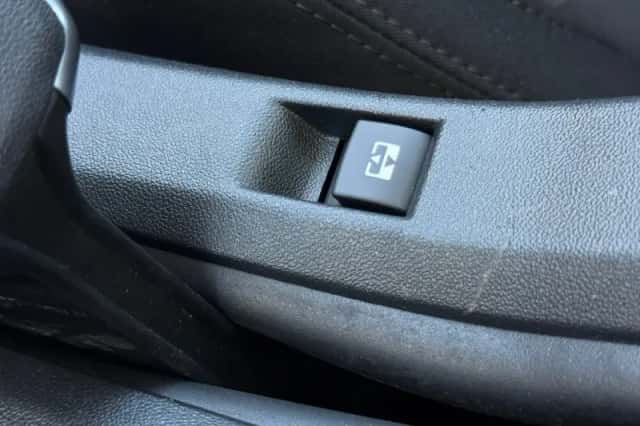 Peugeot 2008 (2015) thumbnail 33