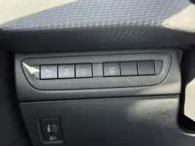 Peugeot 2008 (2015) thumbnail 36