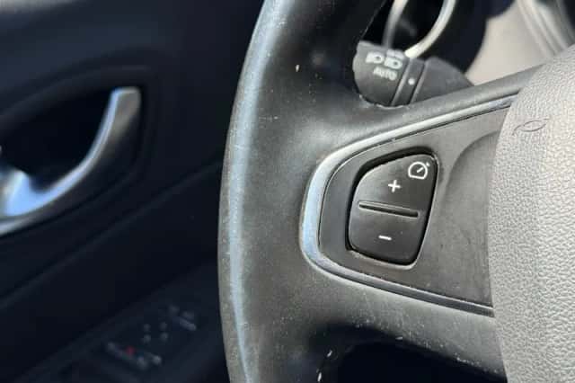 Renault Captur (2018) thumbnail 24