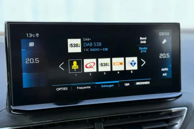 Peugeot 3008 (2022) thumbnail 22