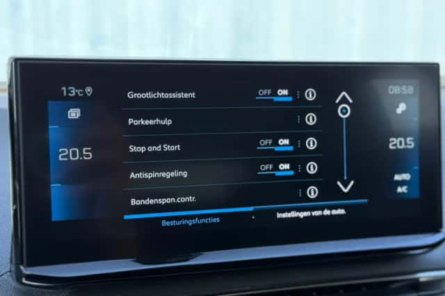 Peugeot 3008 (2022) thumbnail 25