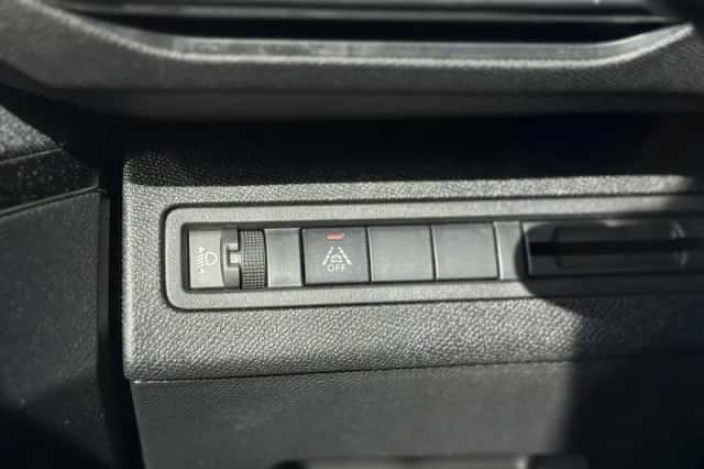 Peugeot 3008 (2022) thumbnail 32