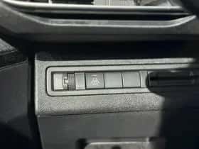Peugeot 3008 (2022) thumbnail 32