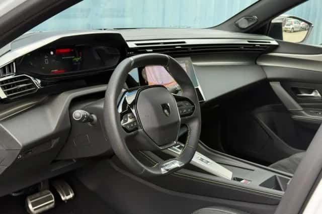 Peugeot 408 (2023) thumbnail 13