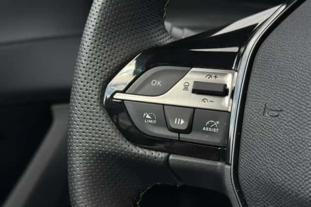 Peugeot 408 (2023) thumbnail 39