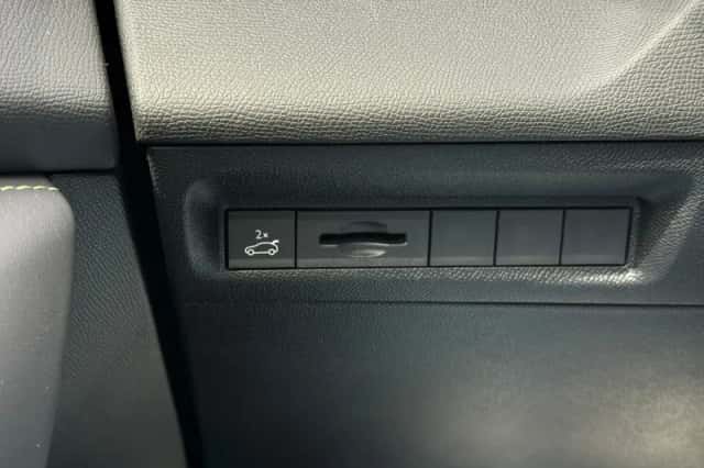 Peugeot 408 (2023) thumbnail 41
