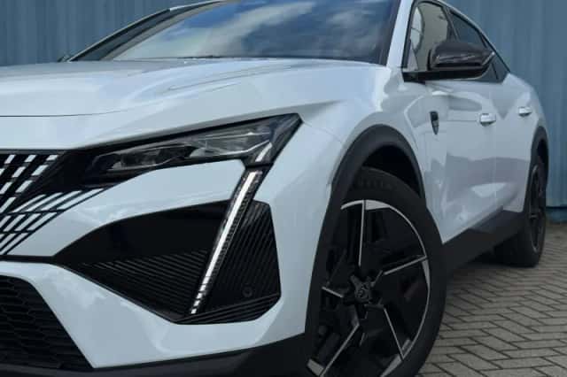 Peugeot 408 (2023) thumbnail 9