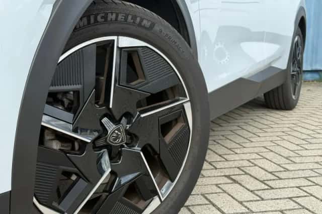 Peugeot 408 (2023) thumbnail 10
