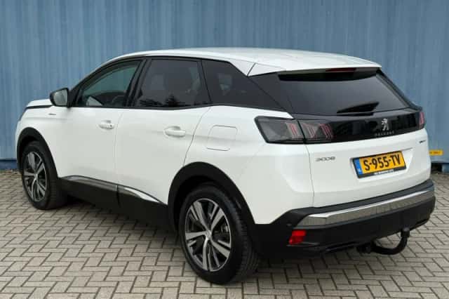 Peugeot 3008 (2022) thumbnail 3
