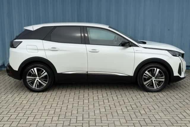 Peugeot 3008 (2022) thumbnail 6