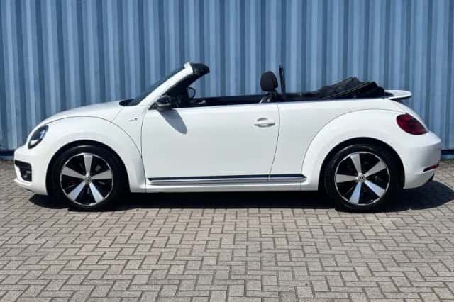 Volkswagen Beetle (2014) thumbnail 3
