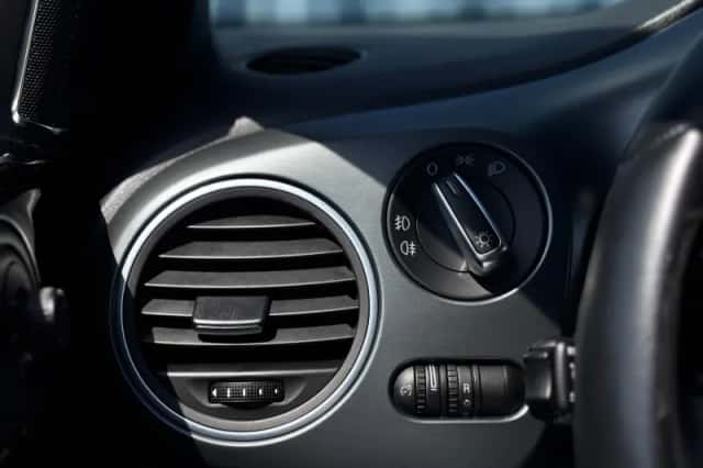 Volkswagen Beetle (2014) thumbnail 24