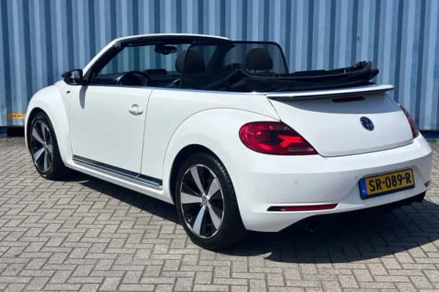 Volkswagen Beetle (2014) thumbnail 4