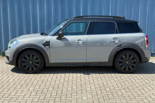 MINI Countryman (2018) thumbnail 2