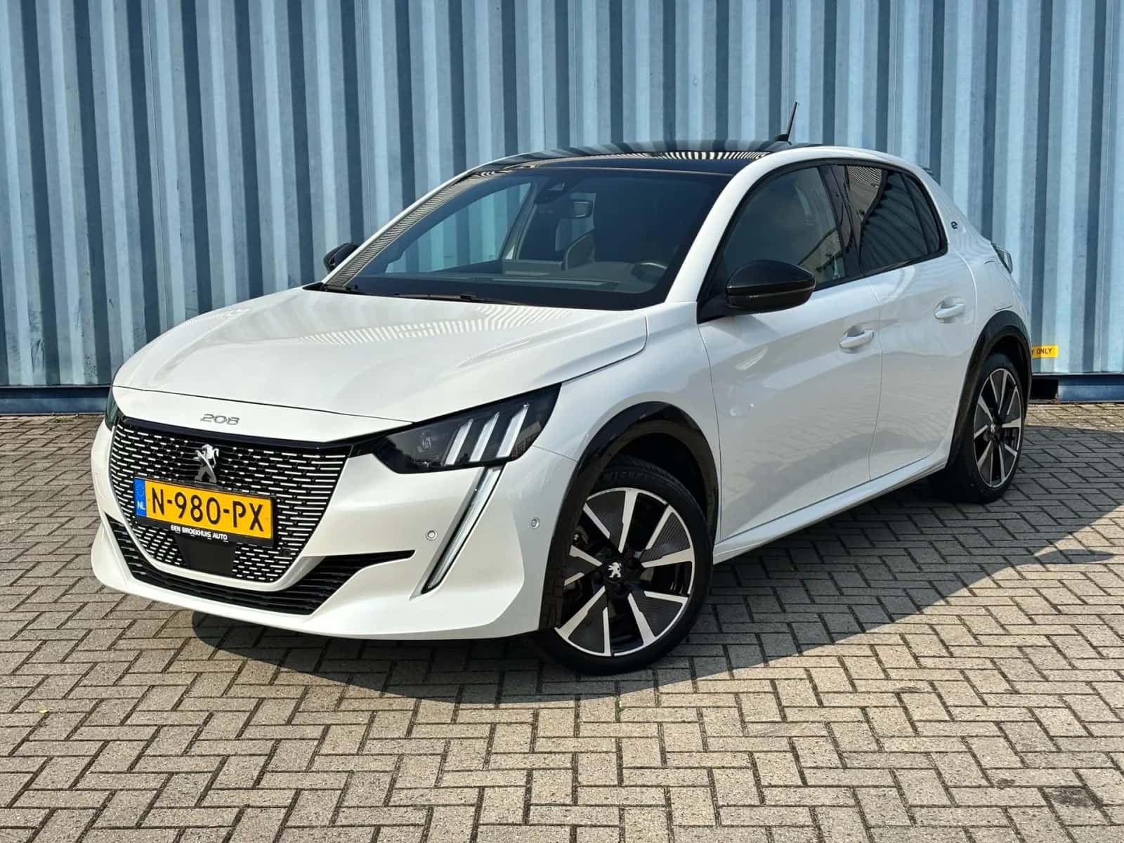 Peugeot e-208 (2021) — foto 1