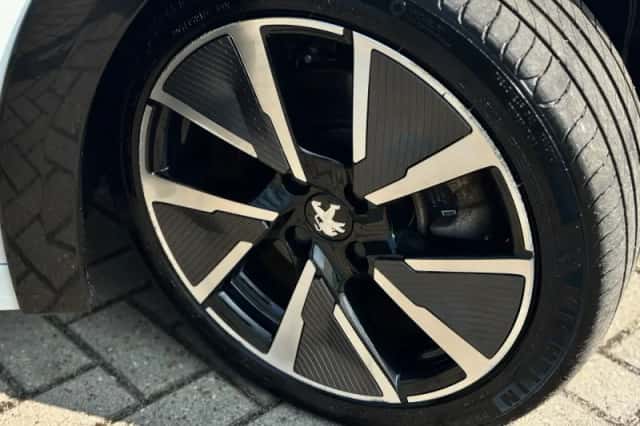 Peugeot e-208 (2021) thumbnail 3